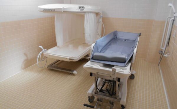 特殊浴槽(ストレッチャー浴)可能